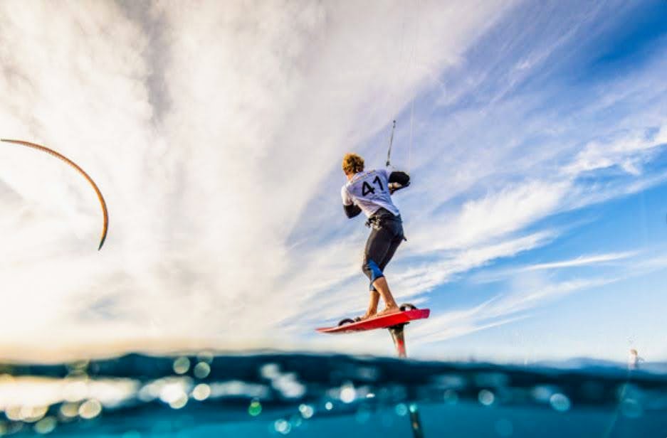 Kite foiling