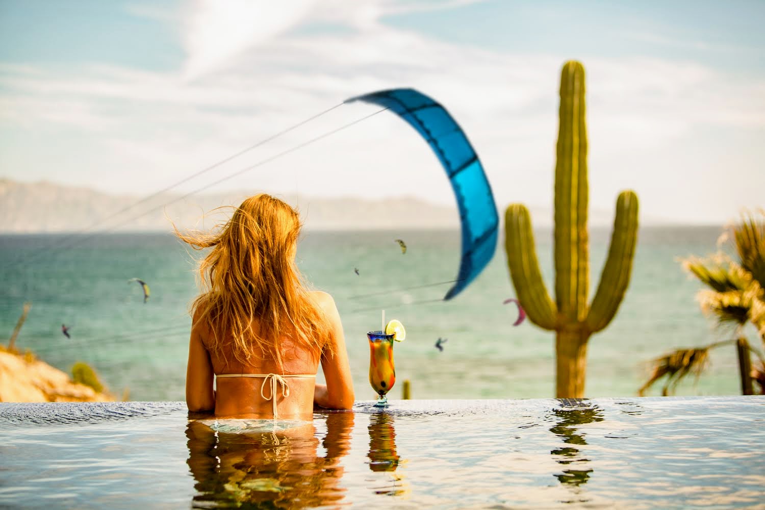 Palapas Ventana pool and kite action
