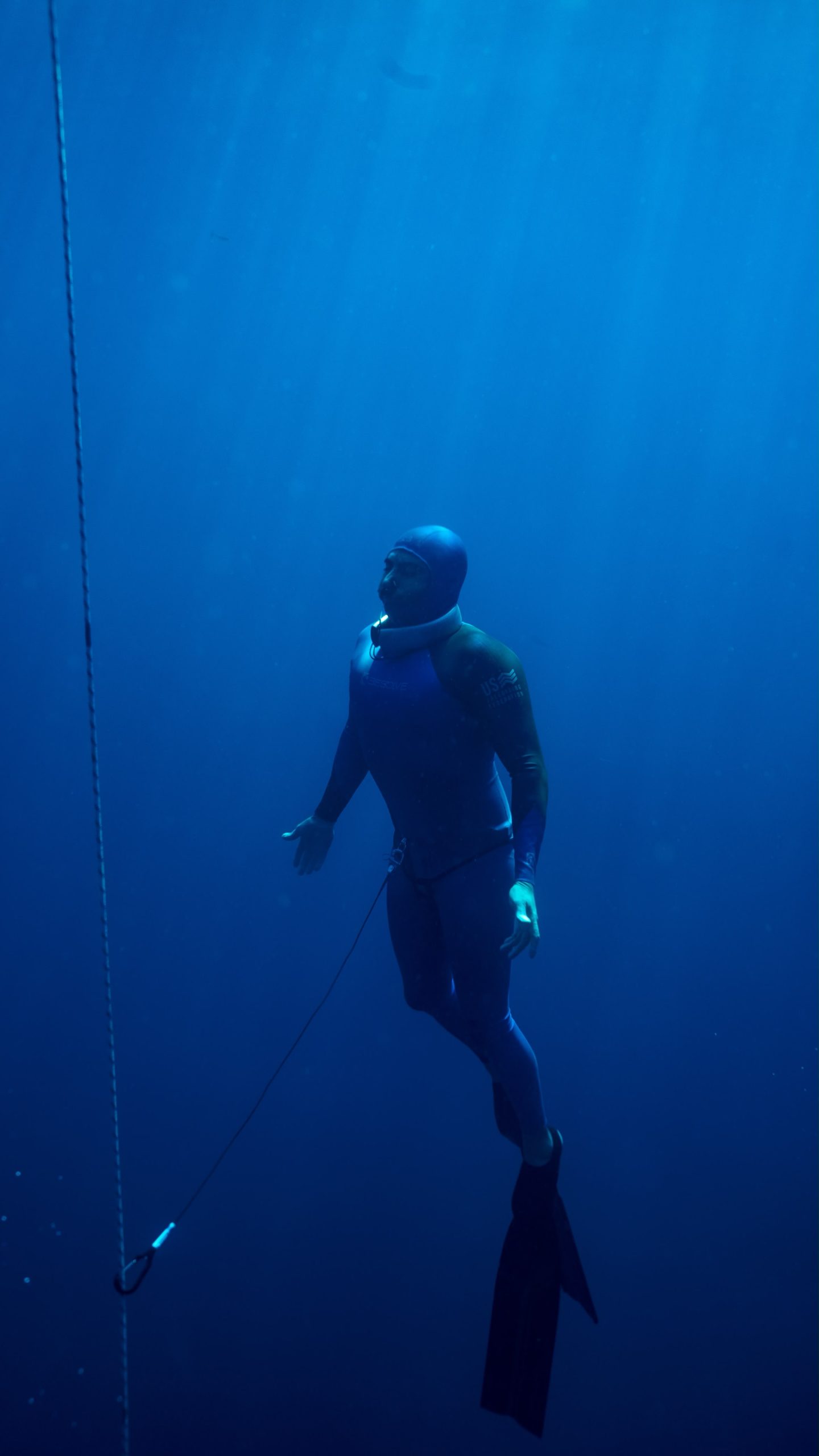 Deep water freediving with a training line